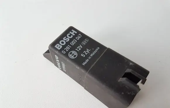 Volvo XC70 Glow plug pre-heat relay 30785663 0281003047 110108