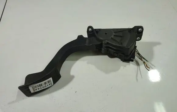 Volvo S40 Accelerator throttle pedal 4M519F836AH