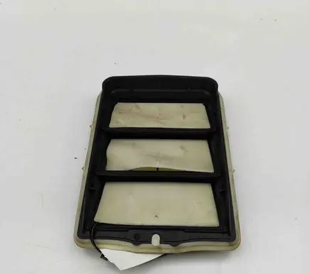 Peugeot 3008 III Quarter panel pressure vent 9831031680