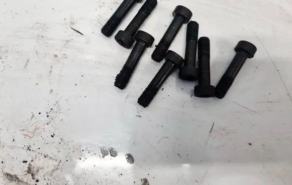 Toyota Corolla Verso AR10 Nuts/bolts 