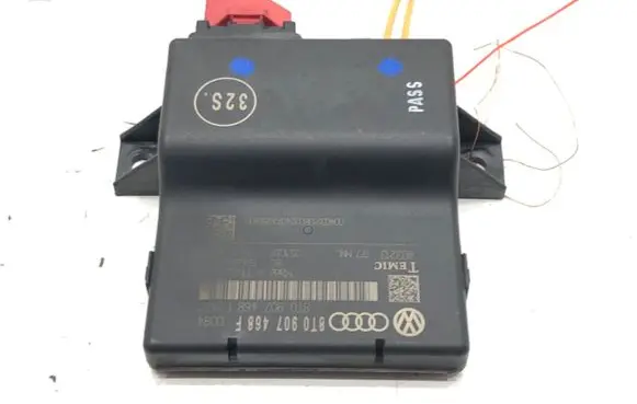Audi A5 8T 8F Gateway control module 8T0907468F