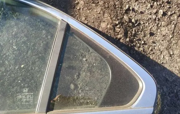 Honda Accord Rear vent window glass as2