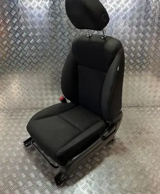 Honda HR-V Front driver seat DG18255