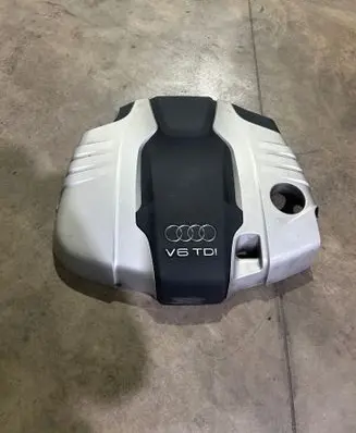 Audi Q7 4L Engine hood trim 