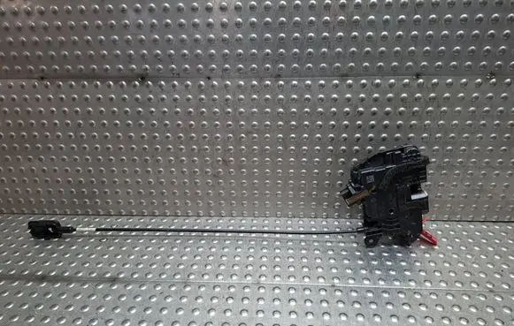 Renault Trafic III (X82) Front door lock S2631798 93457081