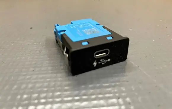 BMW 7 G11 G12 USB socket connector 8711939 19163010 52970
