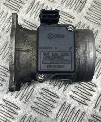 Audi A4 S4 B5 8D Mass air flow meter 161894 AFH6010A 037906461B