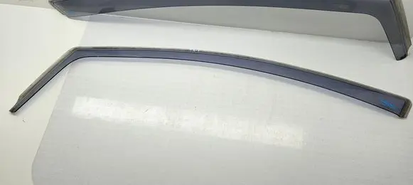 Toyota Avensis T270 Front door wind deflector 