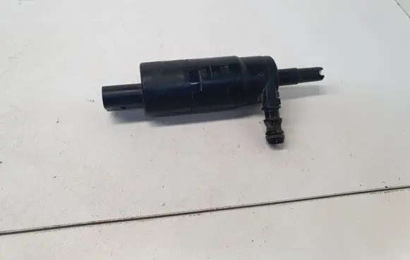 Volkswagen PASSAT B6 Windscreen/windshield washer pump 3B7955681
