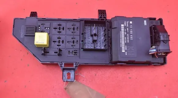 Opel Signum Fuse box set 13181984