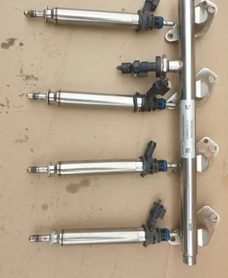 Mercedes-Benz CLA C117 X117 W117 Fuel injector A2560700187