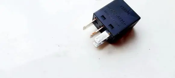 Mitsubishi Space Star Other relay MB953382