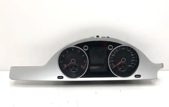 Volkswagen PASSAT CC Speedometer (instrument cluster) 3C8920870F