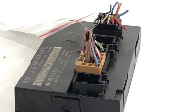 Volkswagen Touran I Central body control module 1K0959433BL