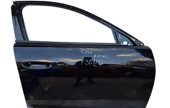 Opel Astra L Front door 