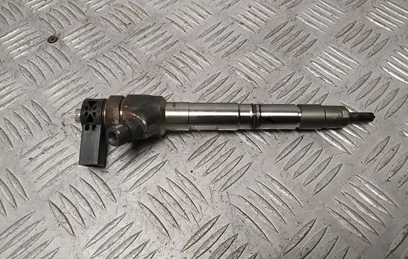 Volkswagen PASSAT B8 Fuel injector 04L130277AE