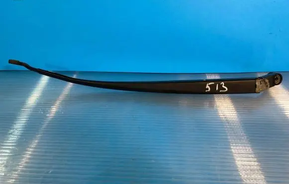 Toyota Auris 150 Front wiper blade arm 3151820