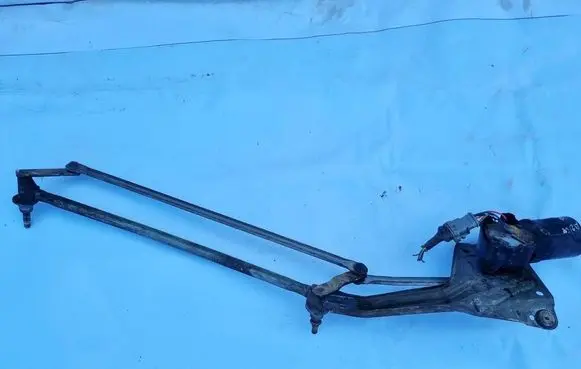 Renault Megane I Front wiper linkage and motor