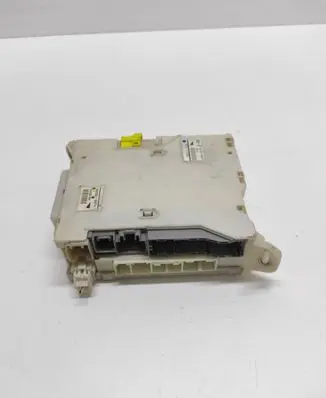 Lexus GS 300 350 430 450H Fuse module 8273030631 6D141499