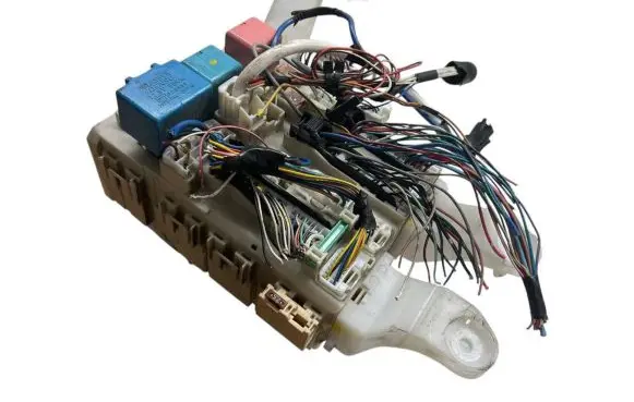 Toyota Verso Fuse module 827300F051C 157310K29
