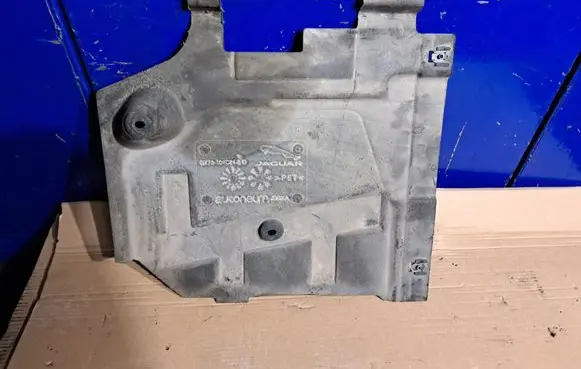 Jaguar XE Pickup box liner GX73104C21ED