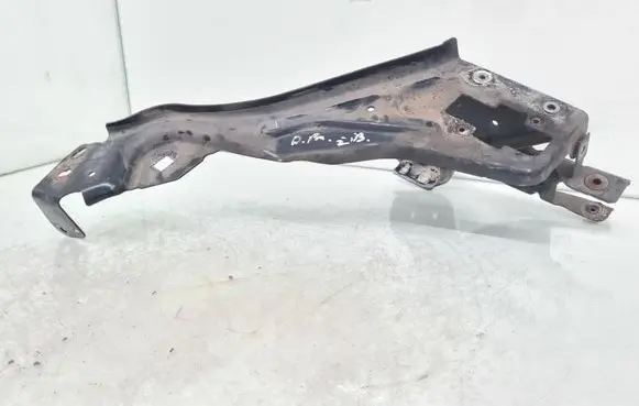 Mercedes-Benz C W204 Headlight/headlamp mounting bracket A2046200291