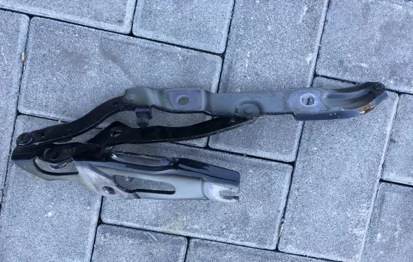 BMW 2 F22 F23 Tailgate/trunk/boot hinge 7304558