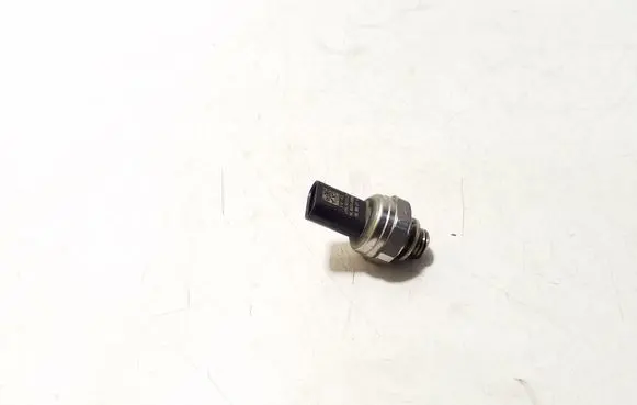 Volkswagen Tiguan Oil pressure sensor 05E906277A