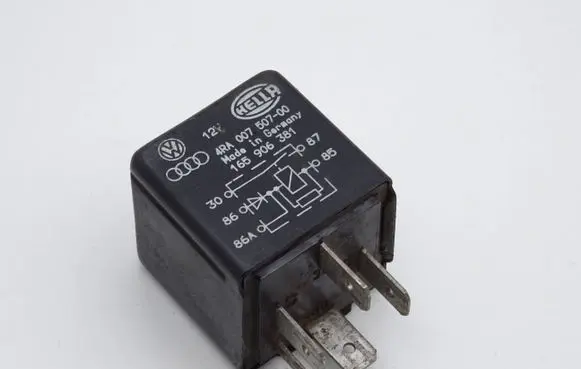 Volkswagen Golf IV Other relay 165906381