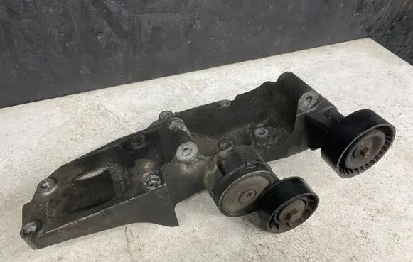 Ford Mondeo MK IV Generator/alternator bracket 7G9Q10K018AA
