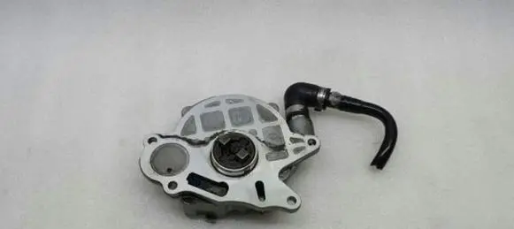 Audi A4 S4 B8 8K Vacuum pump 03L145100F