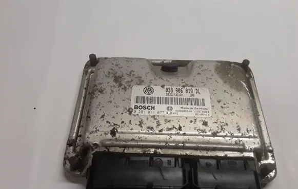 Skoda Octavia Mk1 (1U) Engine control unit/module 038906019DL 0281011077