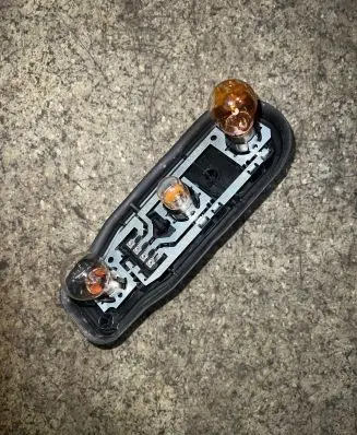 BMW 5 E39 Tail light bulb cover holder 8371324