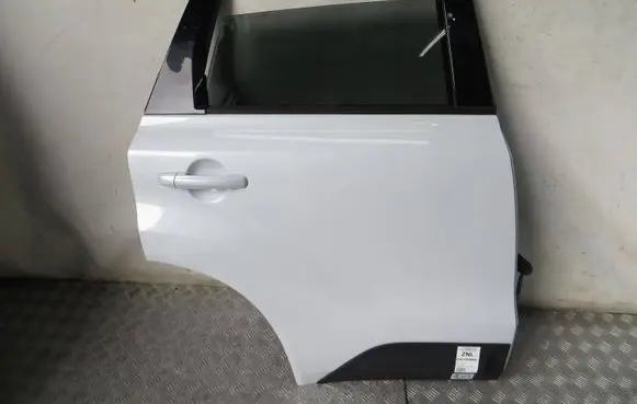 Suzuki Vitara (LY) Rear door