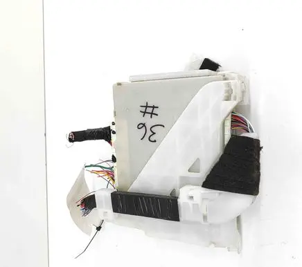 Lexus CT 200H Fuse module 8273076020A