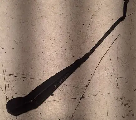 Front wiper blade arm
