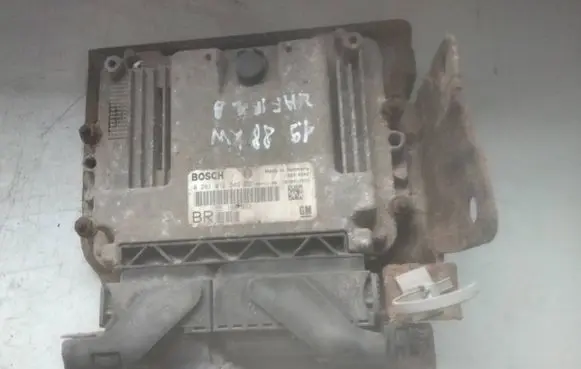 Opel Zafira B Engine control unit/module 55198922 1039S11633 0281012549