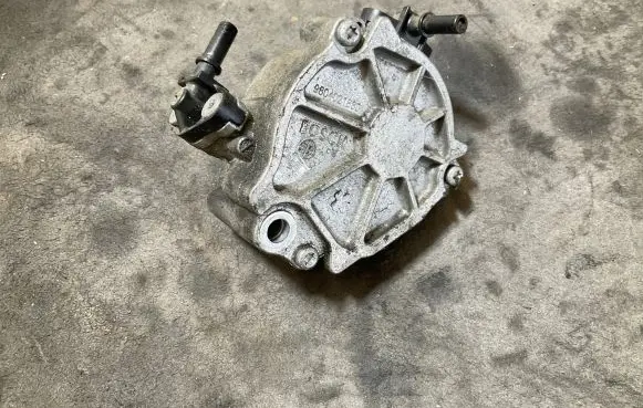 Peugeot Partner III Vacuum pump 9804021880