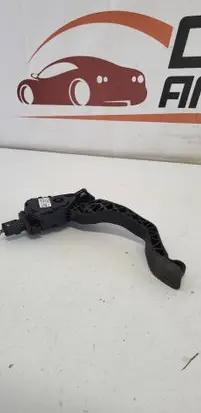 Accelerator throttle pedal