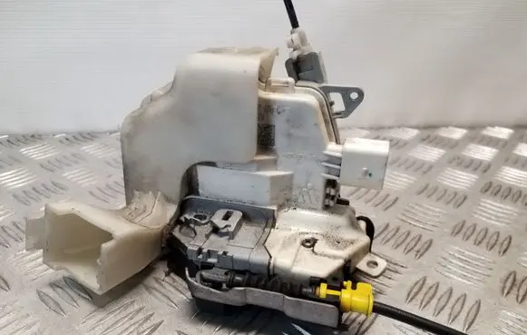 Audi A5 Sportback 8TA Front door lock 8J2837016C