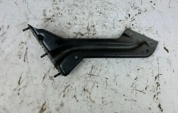 Audi Q5 SQ5 Fender mounting bracket 8E0821136