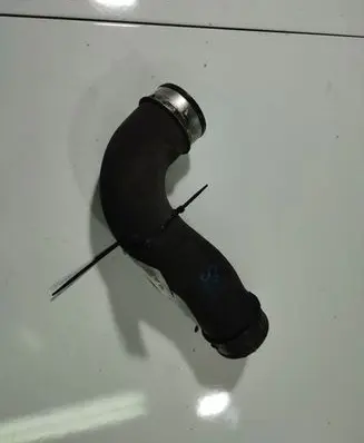 Volkswagen PASSAT B6 Intercooler hose/pipe 