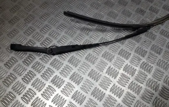 Cadillac BLS Front wiper blade arm W000000914