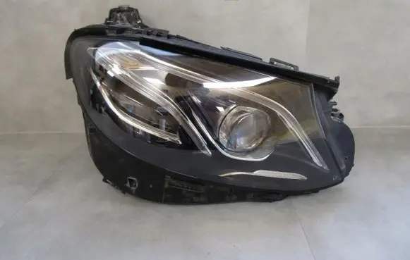 Mercedes-Benz E W124 Headlight/headlamp A2139067606