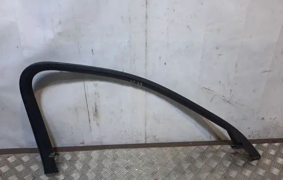 Audi A3 S3 8V Front door glass trim molding 8V5867609