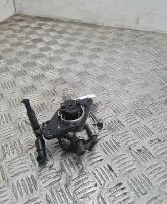 Opel Corsa D Vacuum pump 55193232
