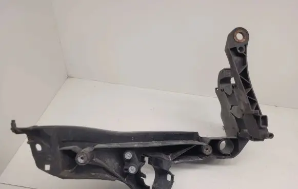 Headlight/headlamp mounting bracket