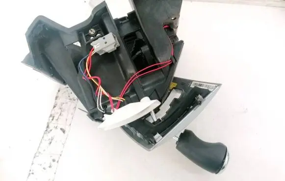 Dodge Caliber Gear shifter/selector 05273280ad