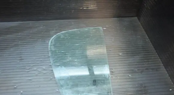 Opel Corsa D Rear vent window glass 