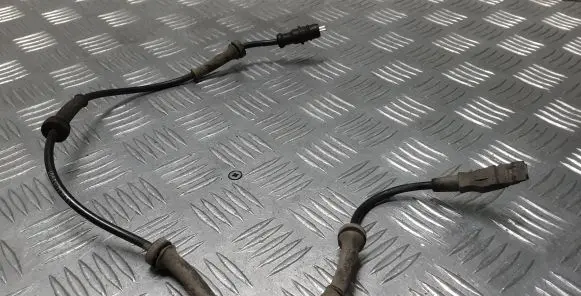 Renault Trafic II (X83) ABS brake wheel speed sensor 14153901